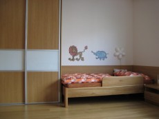 Dětský pokoj - kombinace s vestavěnou skříní
