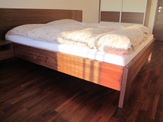 Ložnice - postel masiv dub