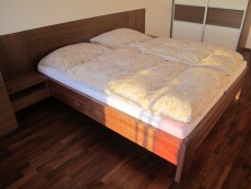 Ložnice - postel masiv